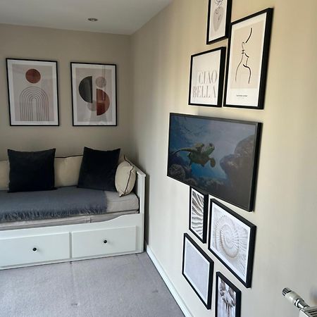 Cosy Bedroom In Luxury Apartment London Eksteriør bilde