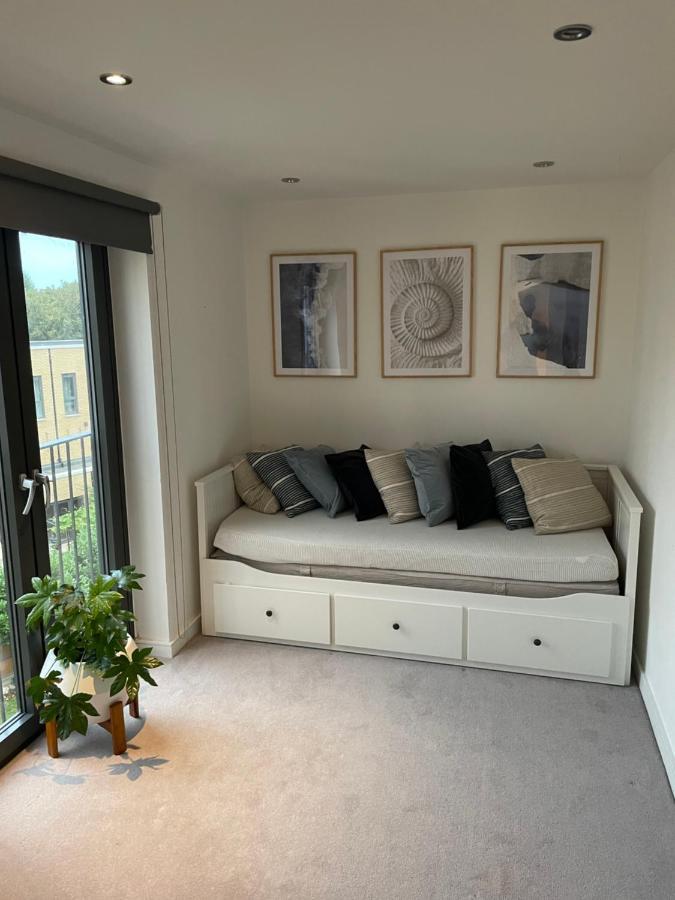 Cosy Bedroom In Luxury Apartment London Eksteriør bilde