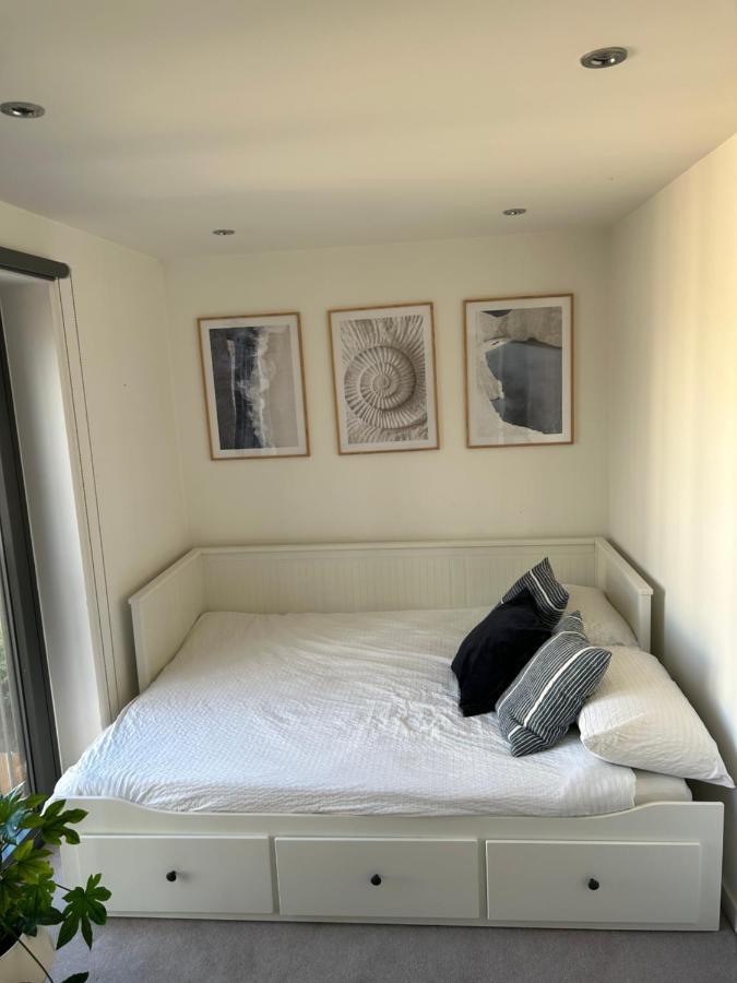 Cosy Bedroom In Luxury Apartment London Eksteriør bilde