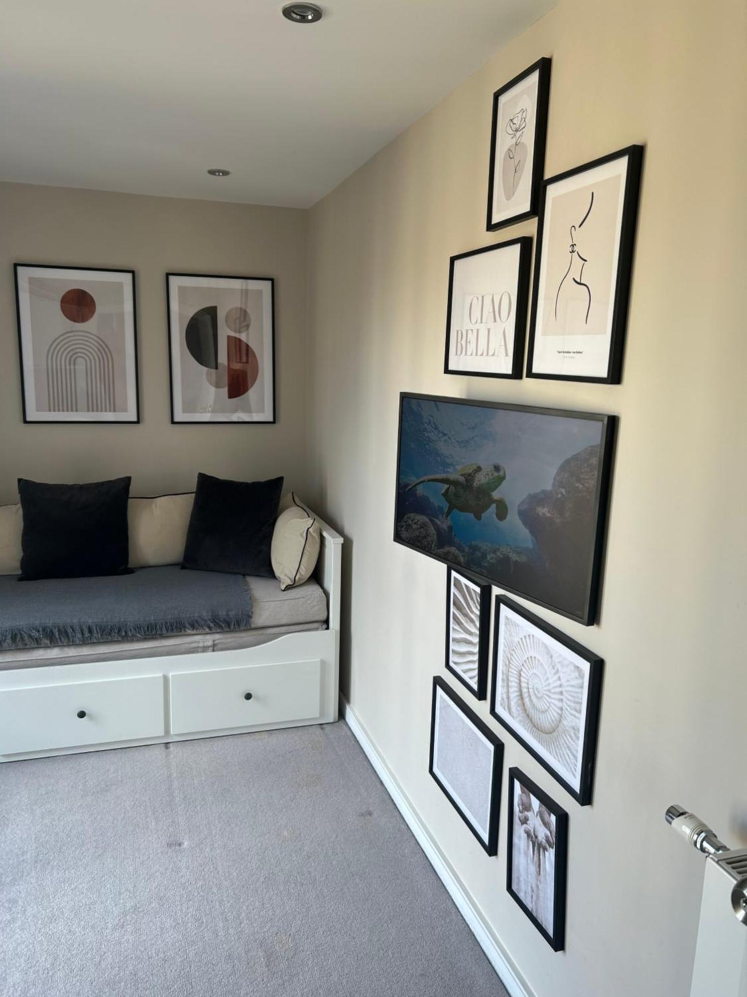 Cosy Bedroom In Luxury Apartment London Eksteriør bilde